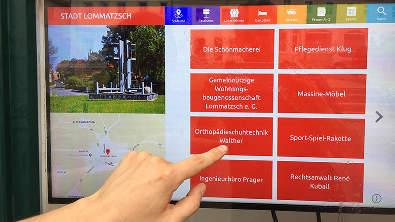 Stadt Lommatzsch - interaktive Touchscreen-Fensterscheibe mit Bürgerinformationen